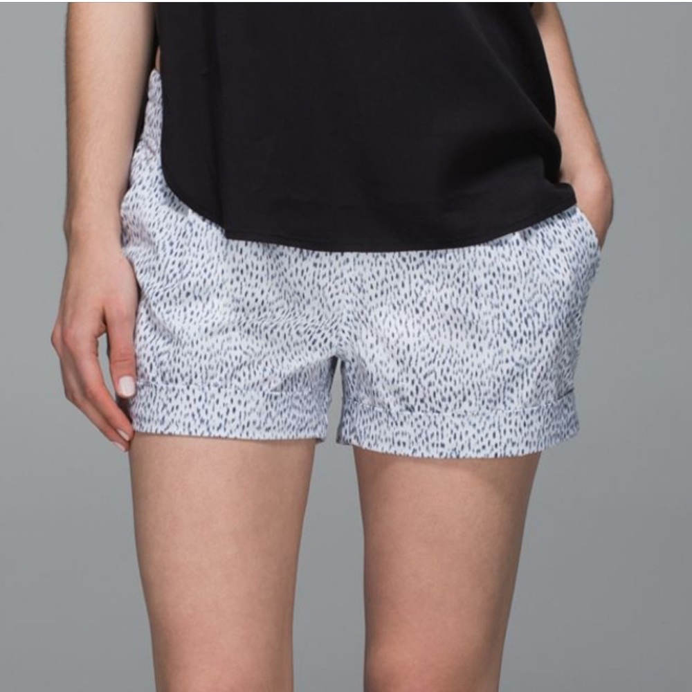 Lululemon Spring Break Away Short; Sz.6; W7C71S